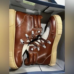 Universal thread kimber boots NWT